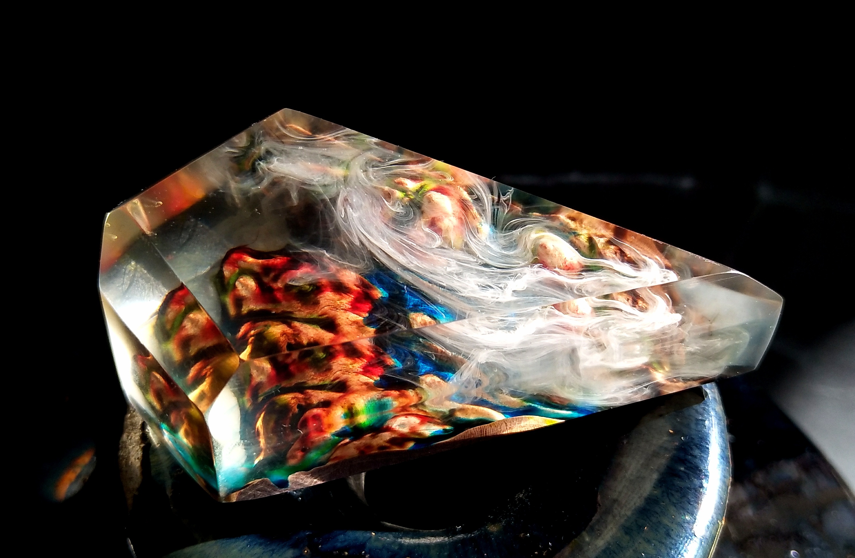 樹脂與木材結合的作品《云霧山中美如畫》