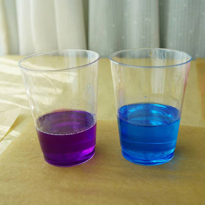 用枯木與樹脂，打造一枚獨一無二的吊墜